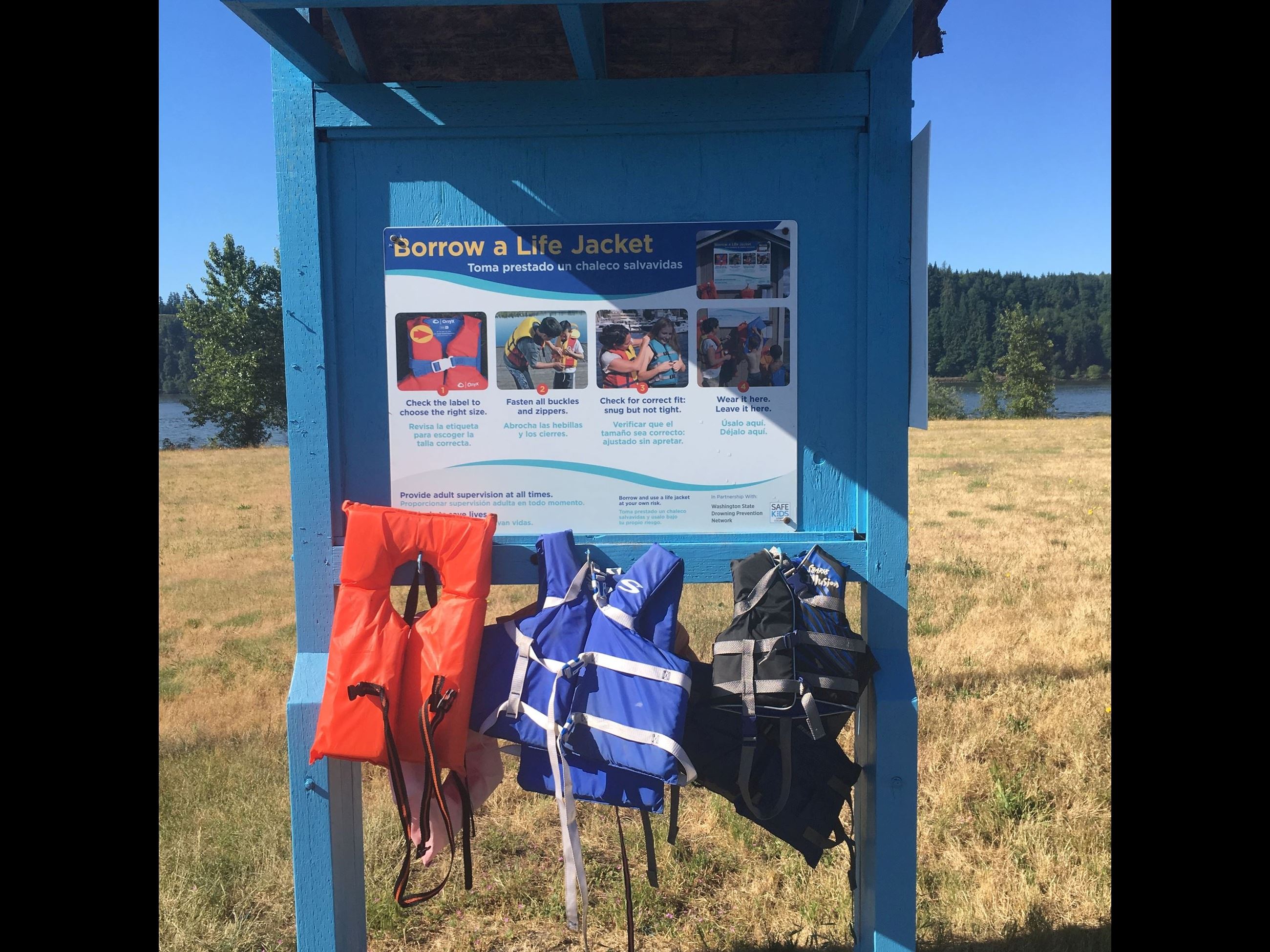 Life Jacket Loaner Board